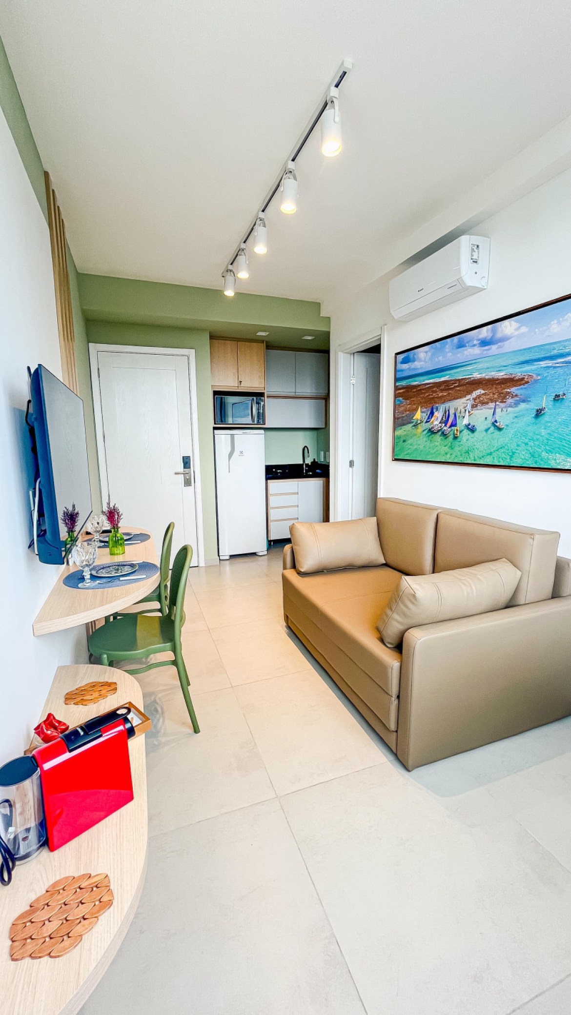 Apartamento de 01 quarto com varanda e vista do mar 
